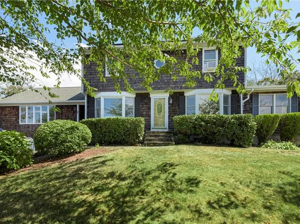 22 J H Dwyer Dr, Middletown, RI 02842