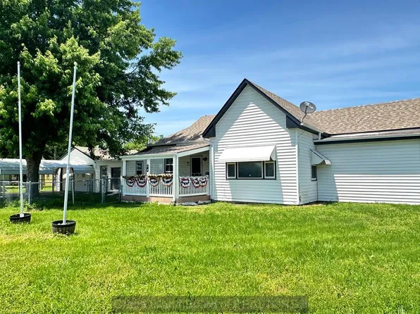 30 Dow St, Giltner, NE 68841