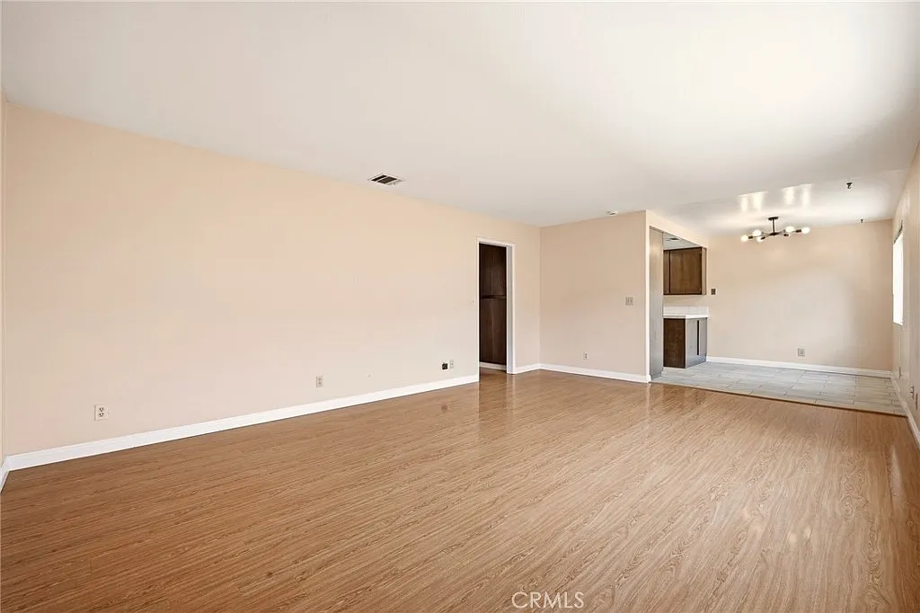 2 bed, 1100 sqft, $2,750 — Photo 3