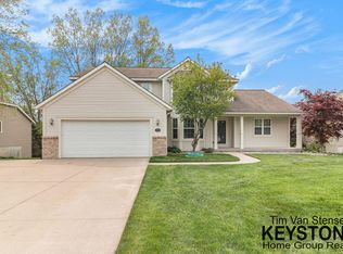 7283 Old Mission Dr NE, Rockford, MI 49341