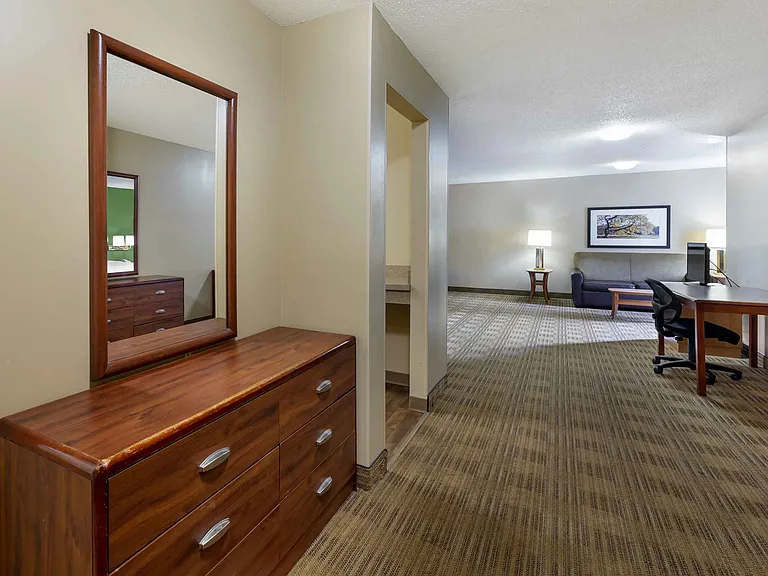 Deluxe Studio - 2 Queen Beds