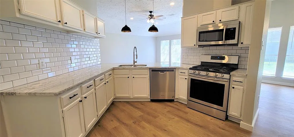 3 bed, 2.0 bath, 1615 sqft, $2,199 — Photo 1