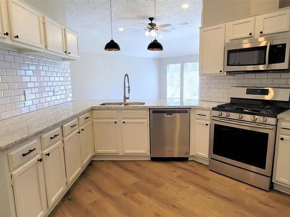 322 Village Creek Dr, Webster, TX 77598