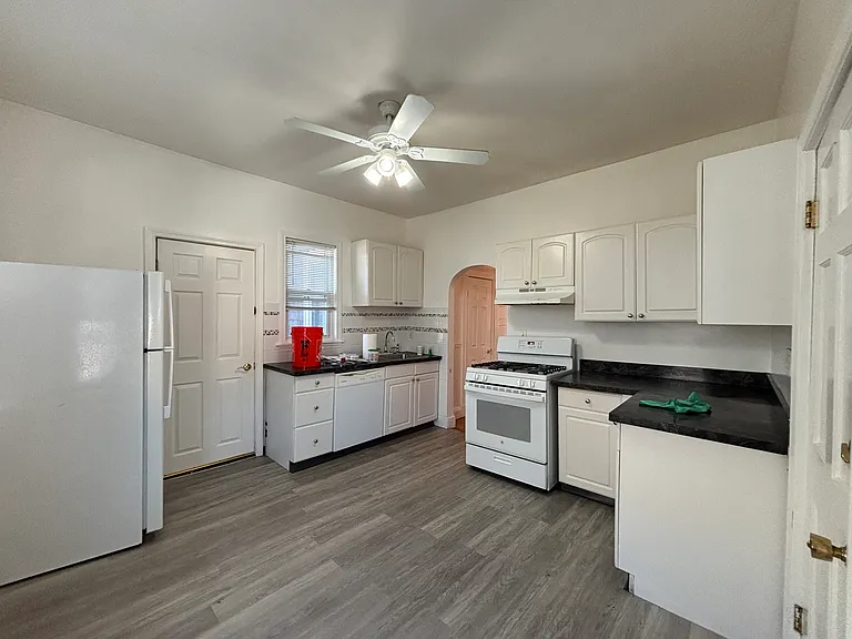 1080-1082 N Shore Rd #2 — Photo 1