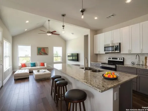 1041 Burning Tree, Canyon Lake, TX 78070