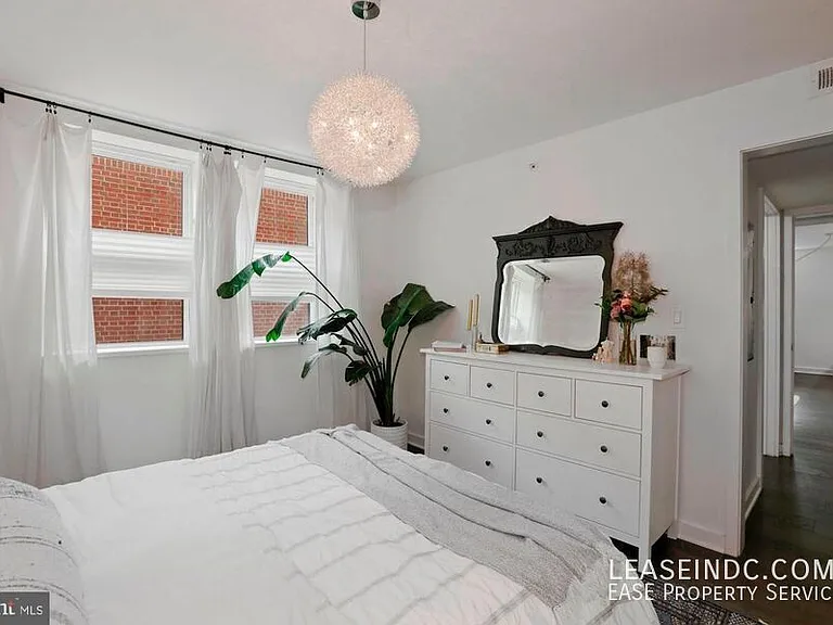 129 W St NW #103 — Photo 16