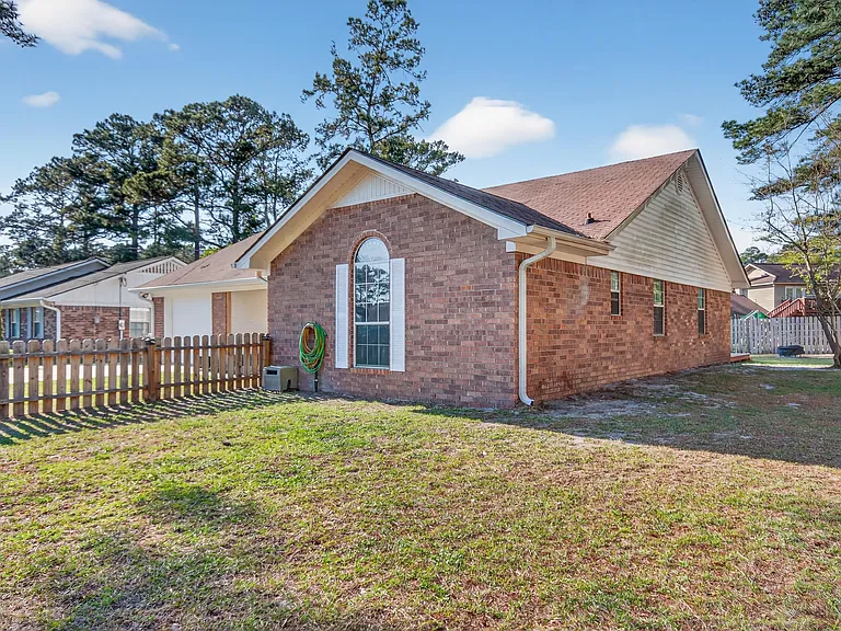 606 Windhaven Dr — Photo 3