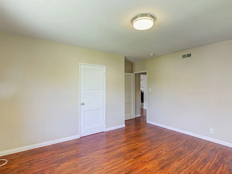 Plymouth Residences — Photo 9