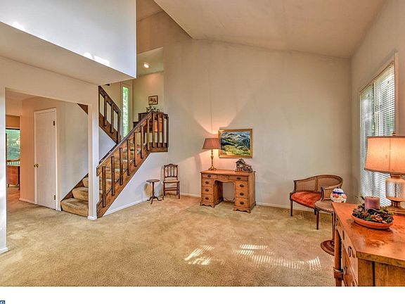 3rd image of 388 Brookwood Dr