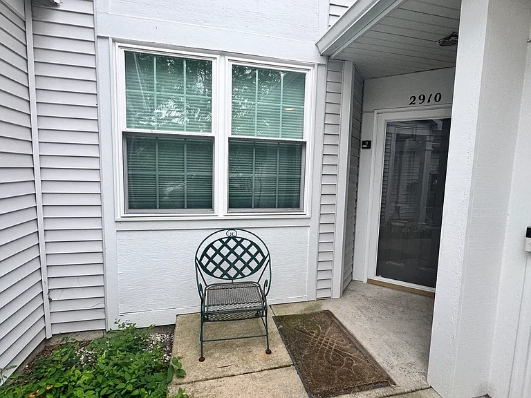 2910 Stockton Ct — Photo 17