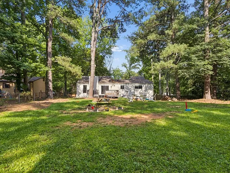2506 Kingsley Dr NE — Photo 38