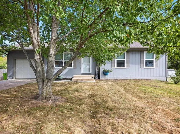 2002 Stacy Rd, Harrisonville, MO 64701