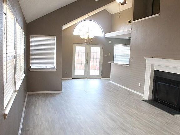 2nd image of 915 Azalia Dr