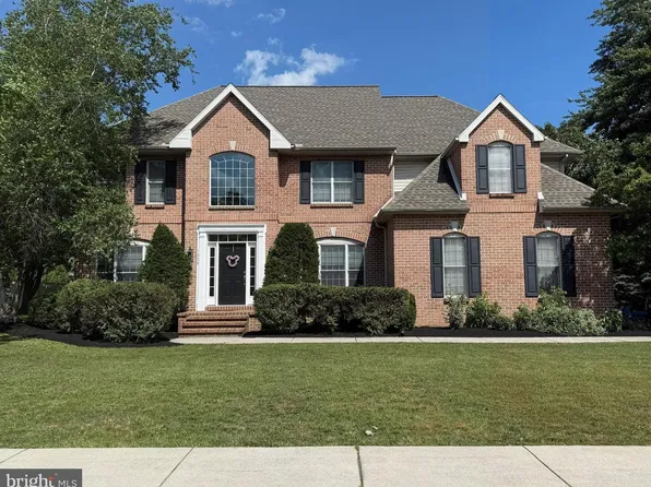 1302 King Arthur Dr, Mechanicsburg, PA 17050