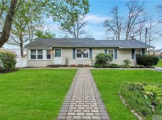 20 Helen St, Centereach, NY 11720