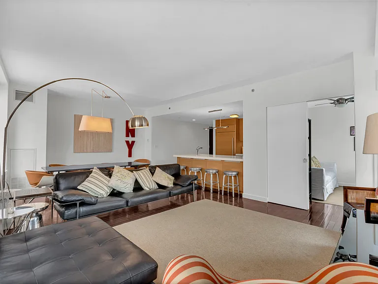 462 W 58th St #6B — Photo 3