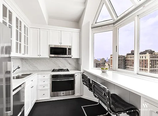 Sold by Warburg | media 18