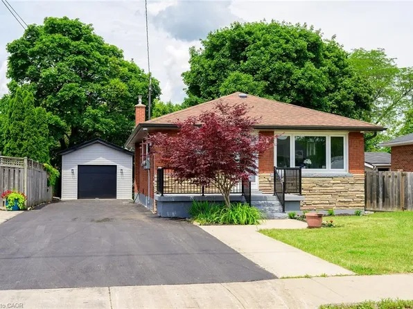 150 Howard Ave, Hamilton, ON L9A 2W8