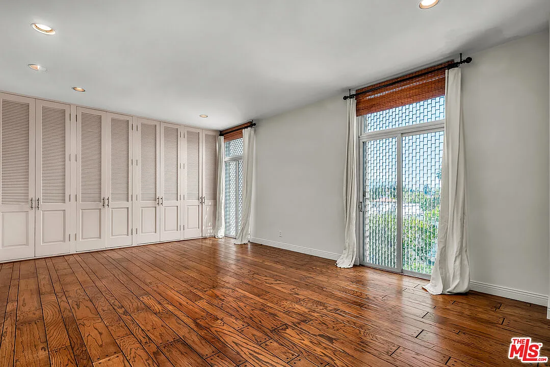 2 bed, 2.5 bath, 2500 sqft, $9,500 — Photo 3