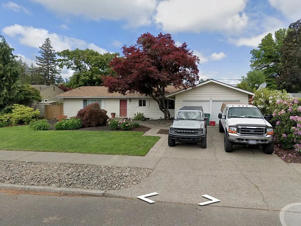 6955 SW Rollingwood Dr