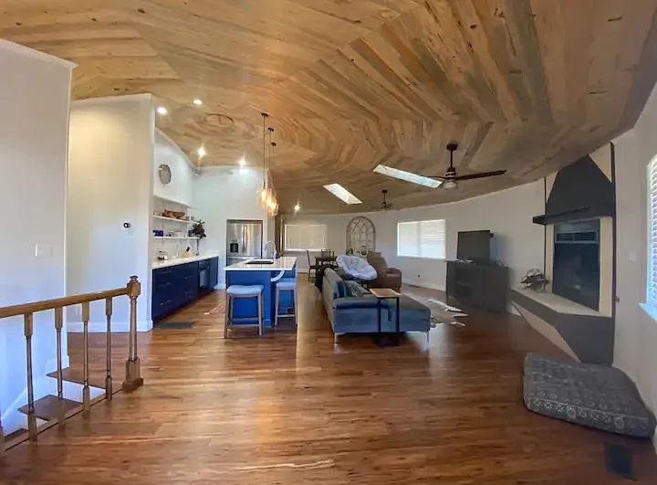 204 Castaway Trl — Photo 3