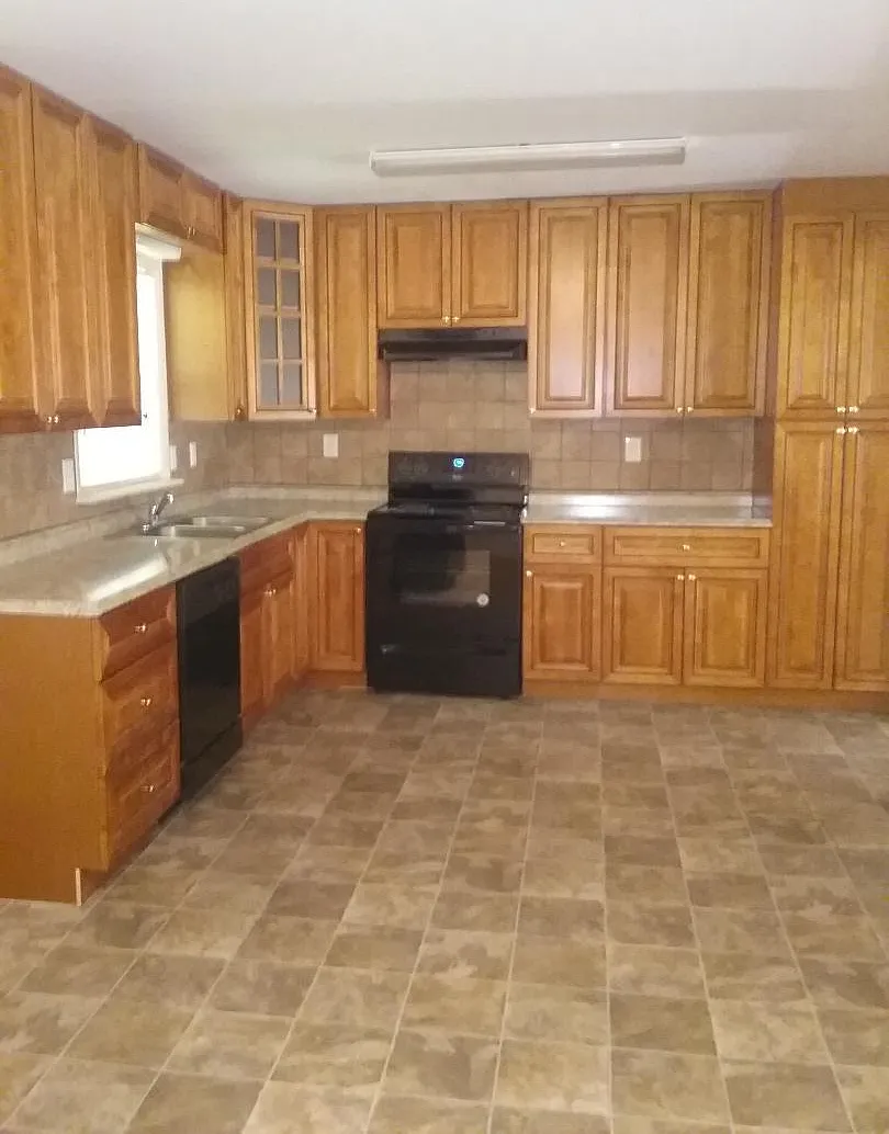 1416 Cornwall Rd — Photo 1