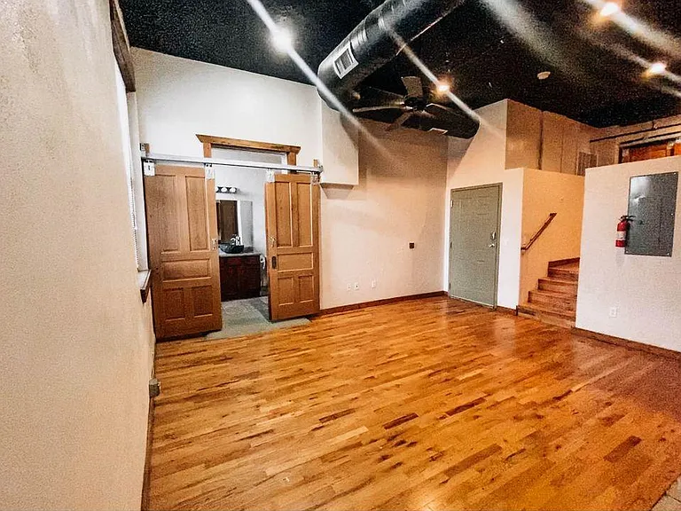 209 W McDaniel St #207 — Photo 2