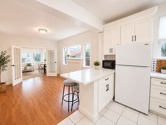 2nd image of 320 E 15th St APT 1