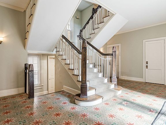 5th image of 2620 Highland Ave S Unit 203