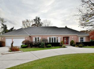 8726 Carriage Green Dr, Darien, IL 60561