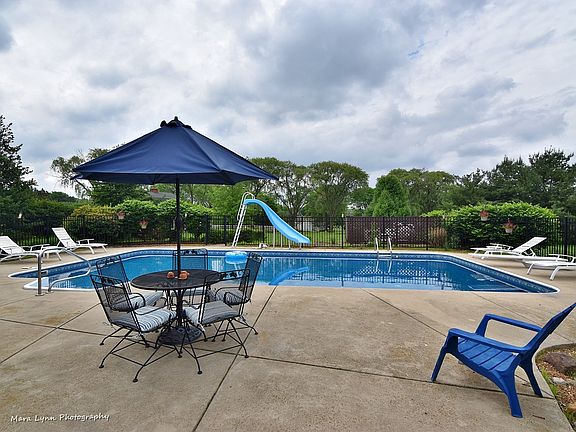 5th image of 6N566 Willowbrook Dr