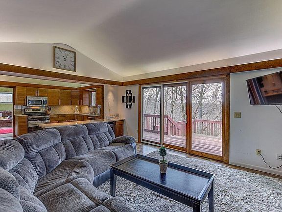 3rd image of 5295 Hillcrest Dr