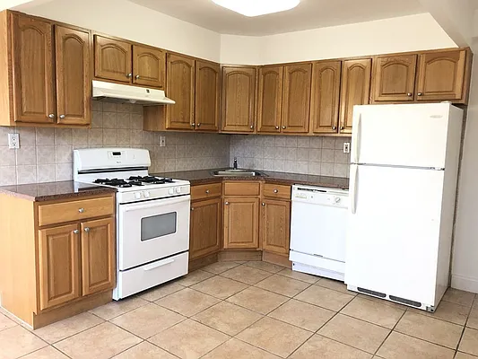 Rented by NY Space Finders Inc. | media 51