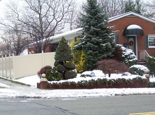 293 Woods Of Arden Rd, Staten Island, NY 10312