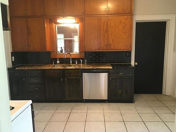 Kitchen- freshly remodeled
