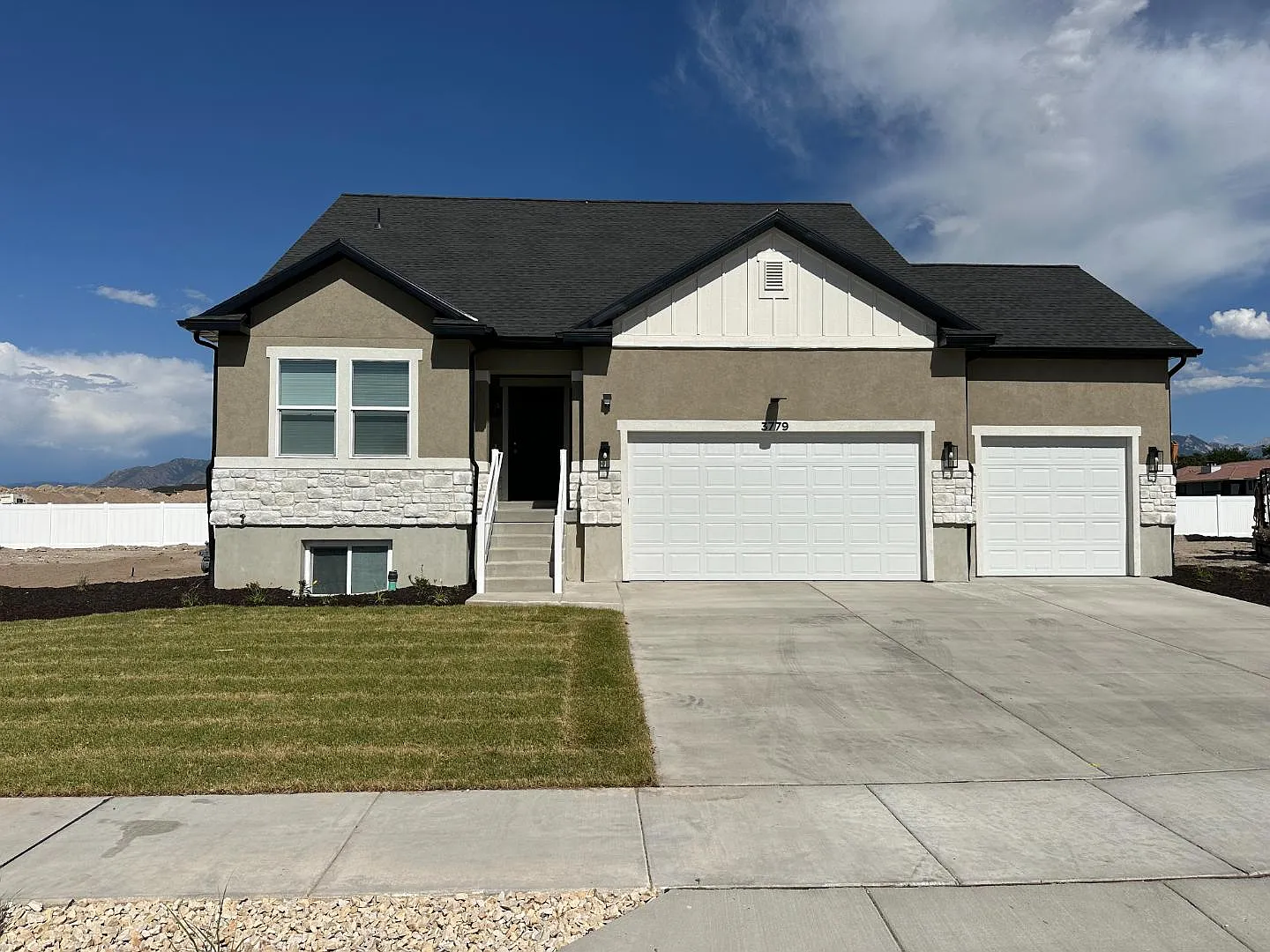 3779 S 1950 W — Photo 2