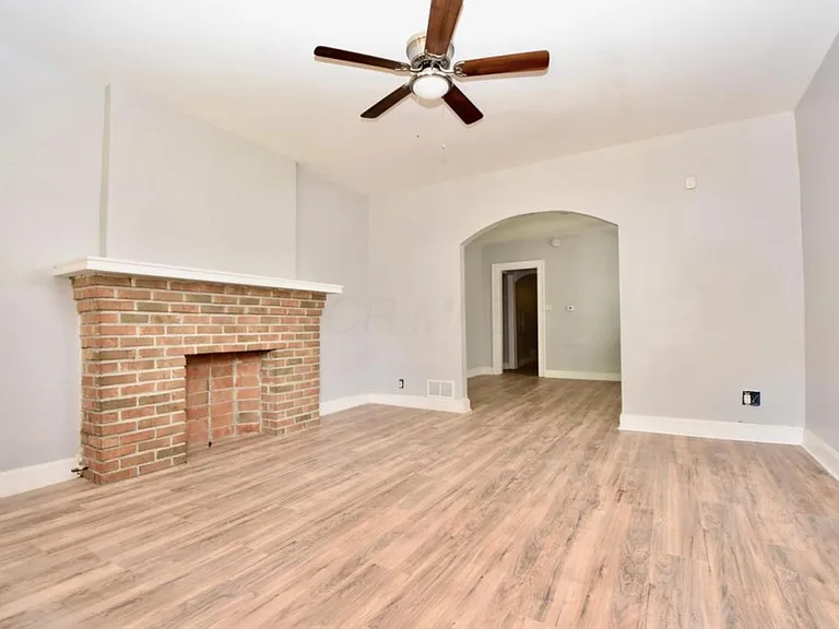 1167 Linwood Ave — Photo 2