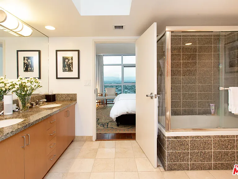 13700 Marina Pointe Dr #1507 — Photo 9