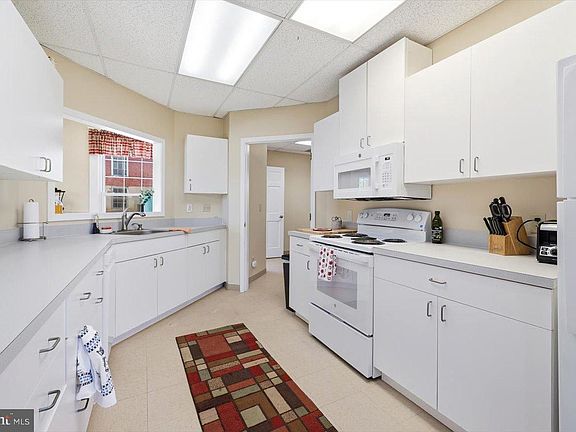 2nd image of 38 Cherry Grove Rd
