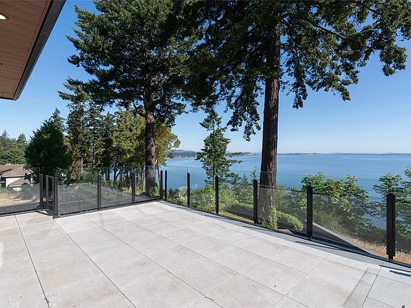2nd image of 4599 Cordova Bay Rd