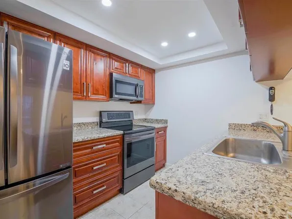 661 Waterside Dr, Hypoluxo, FL 33462