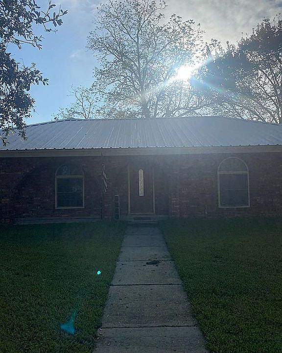 1st image of 2401 Gina Dr