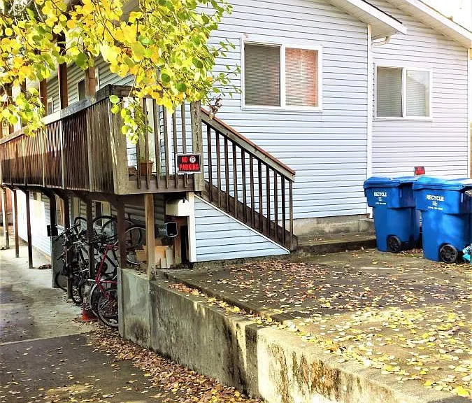 4520 36th Ave NE #B — Photo 1