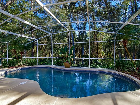 Spacious Screened Pool