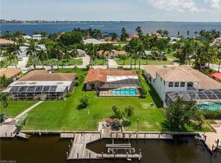 917 Dolphin Dr, Cape Coral, FL 33904