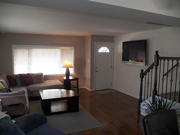 3rd image of 5909 Landis Ave E #B
