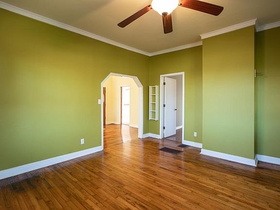 4th image of 321 S Walnut St