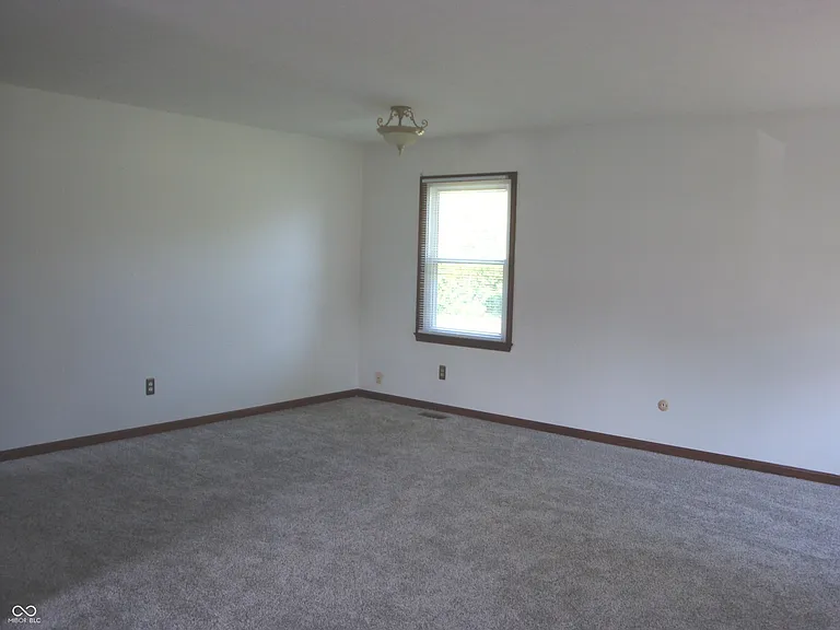8154 Old Farm Ln — Photo 5