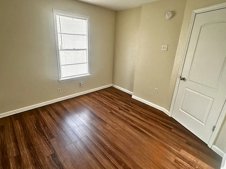 30121 Julia St — Photo 17