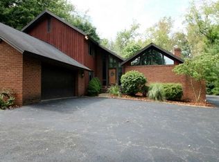 19 Woodstone Dr, Greensburg, PA 15601